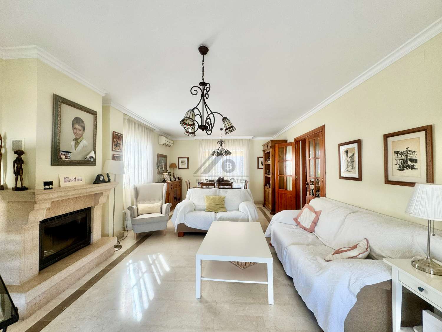 Maravillosa casa independiente con jardin y piscina