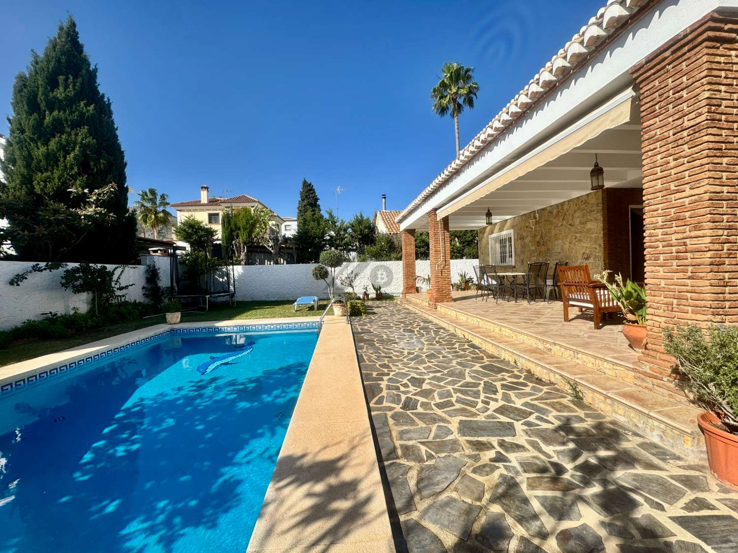 Maravillosa casa independiente con jardin y piscina