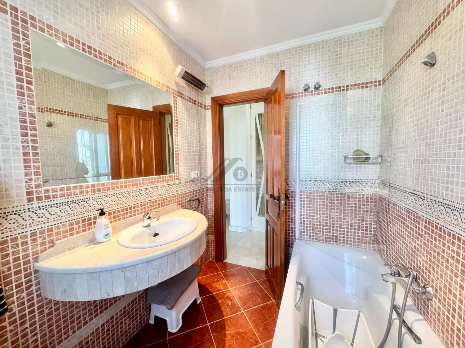 Maravillosa casa independiente con jardin y piscina