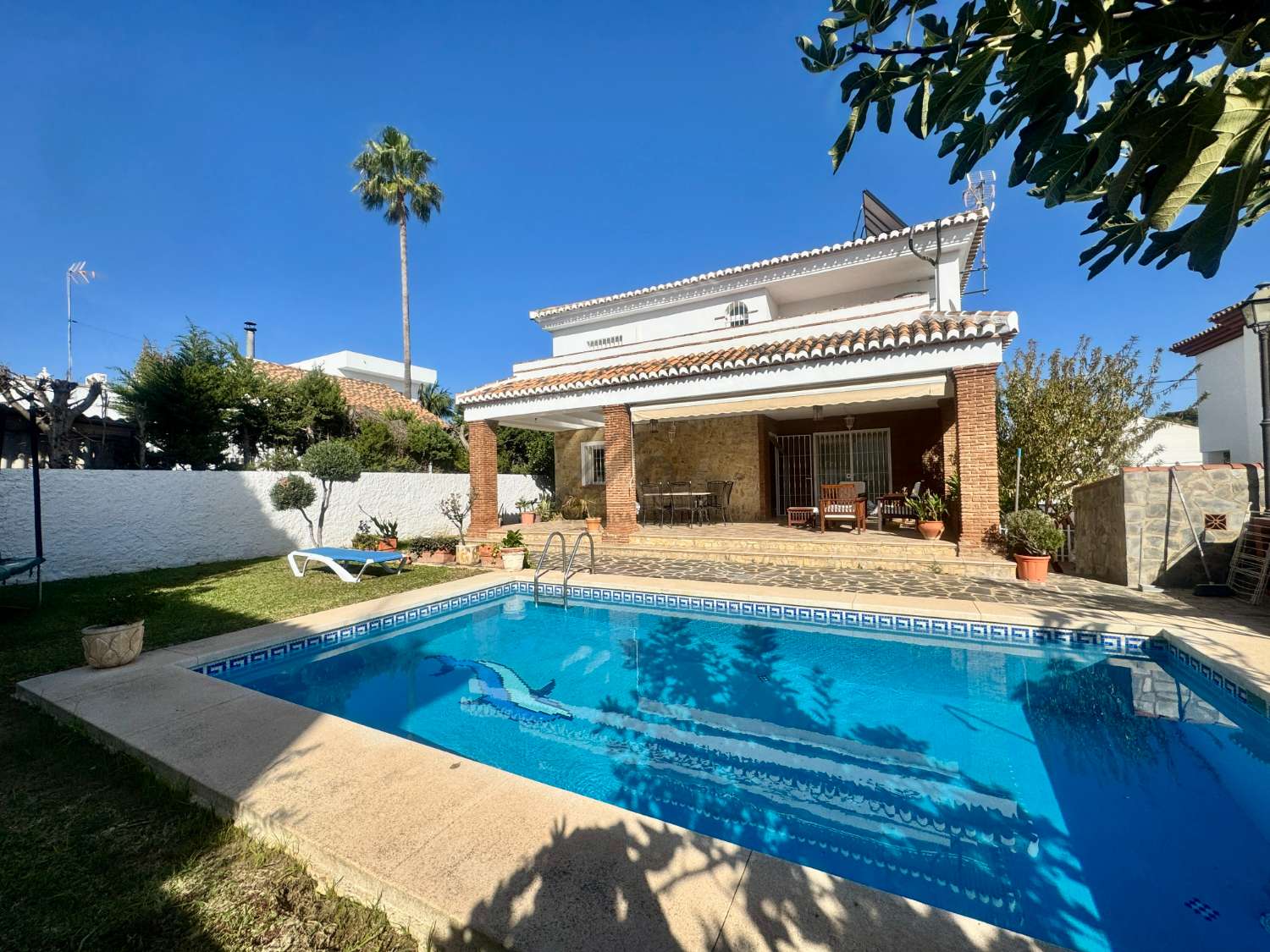 Maravillosa casa independiente con jardin y piscina