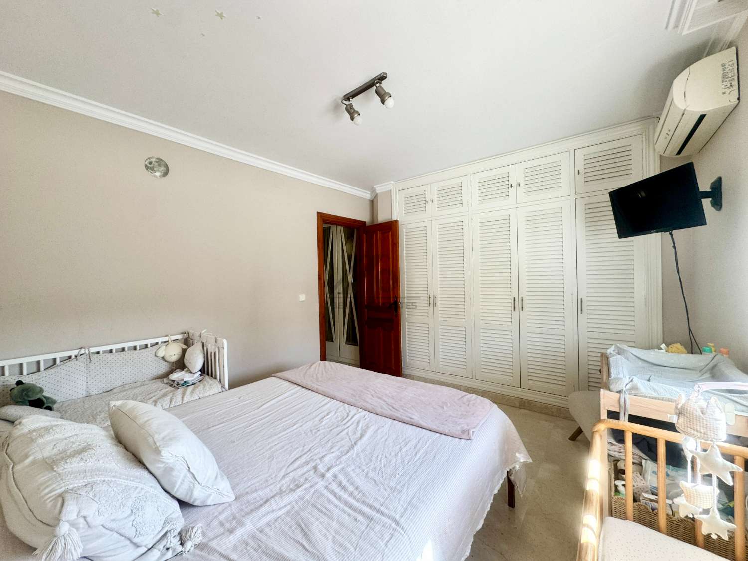 Maravillosa casa independiente con jardin y piscina