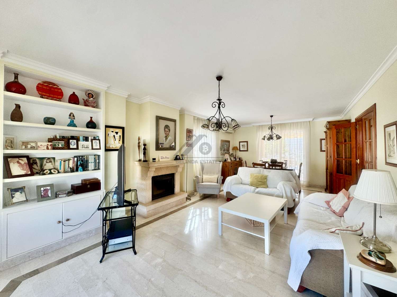 Maravillosa casa independiente con jardin y piscina