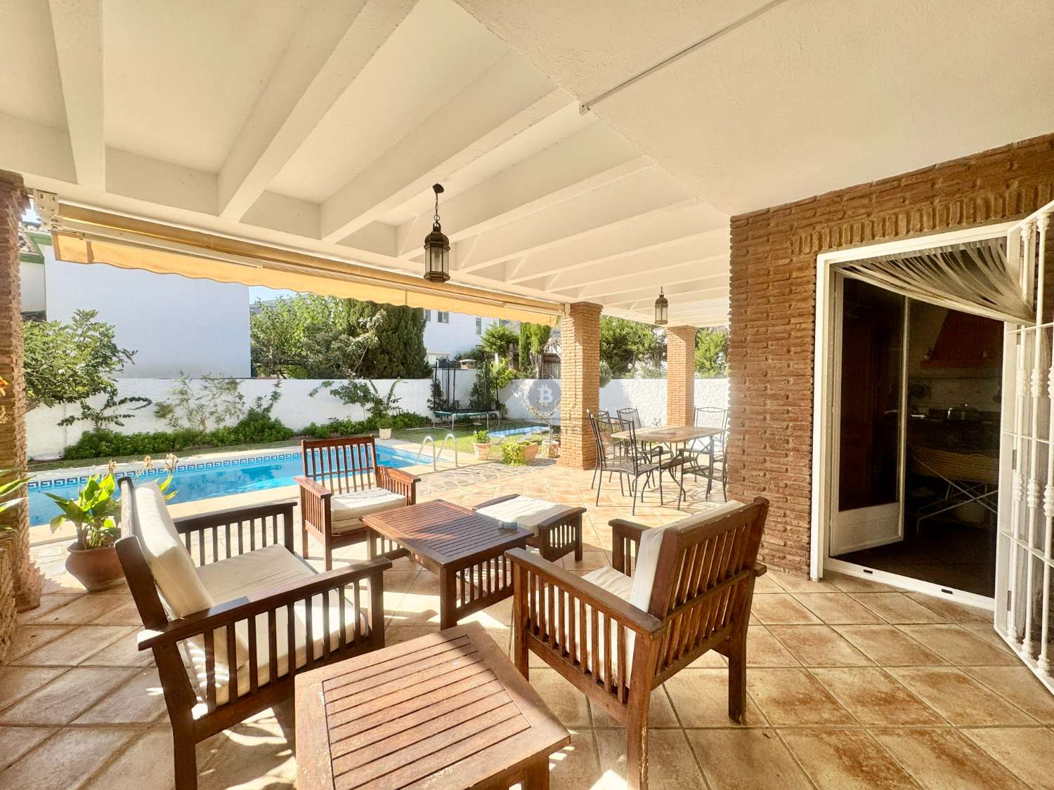 Maravillosa casa independiente con jardin y piscina