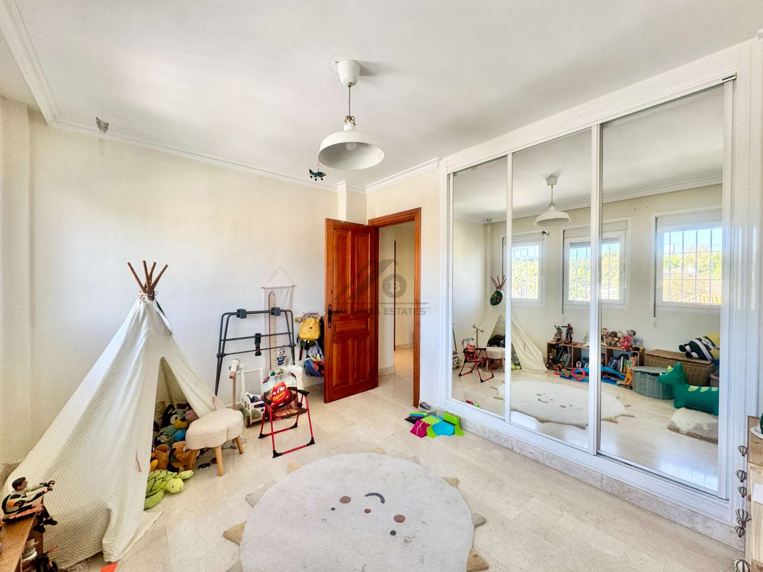 Maravillosa casa independiente con jardin y piscina