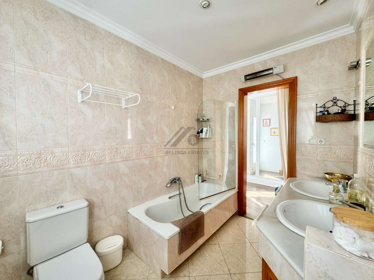 Maravillosa casa independiente con jardin y piscina