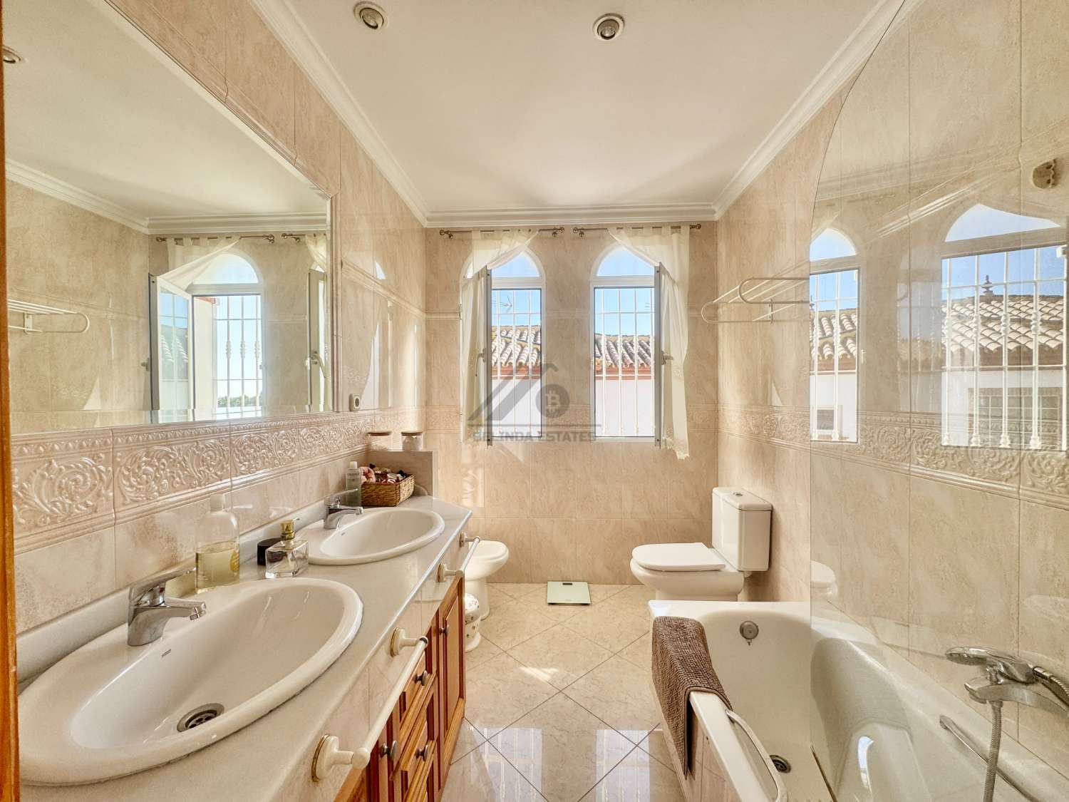 Maravillosa casa independiente con jardin y piscina