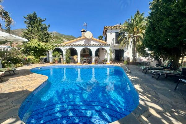 Magnífica villa con apartamento de invitados en Benalmád...