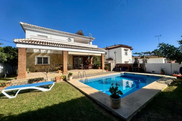 Maravillosa casa independiente con jardin y piscina